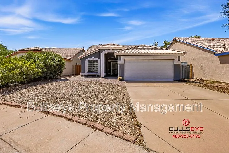 3 bed, 2.0 bath, 1287 sqft, $2,095 — Photo 2