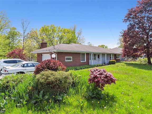 2nd image of 724 Knollwood Dr