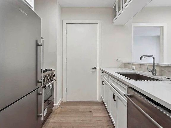 5th image of 1105 Lexington Ave #2A