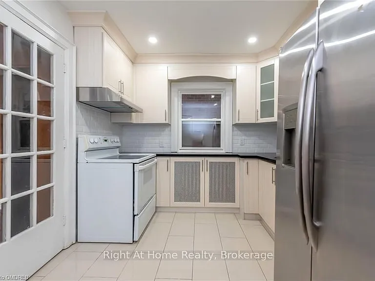 104 Longwood Rd S #2-1 — Photo 8
