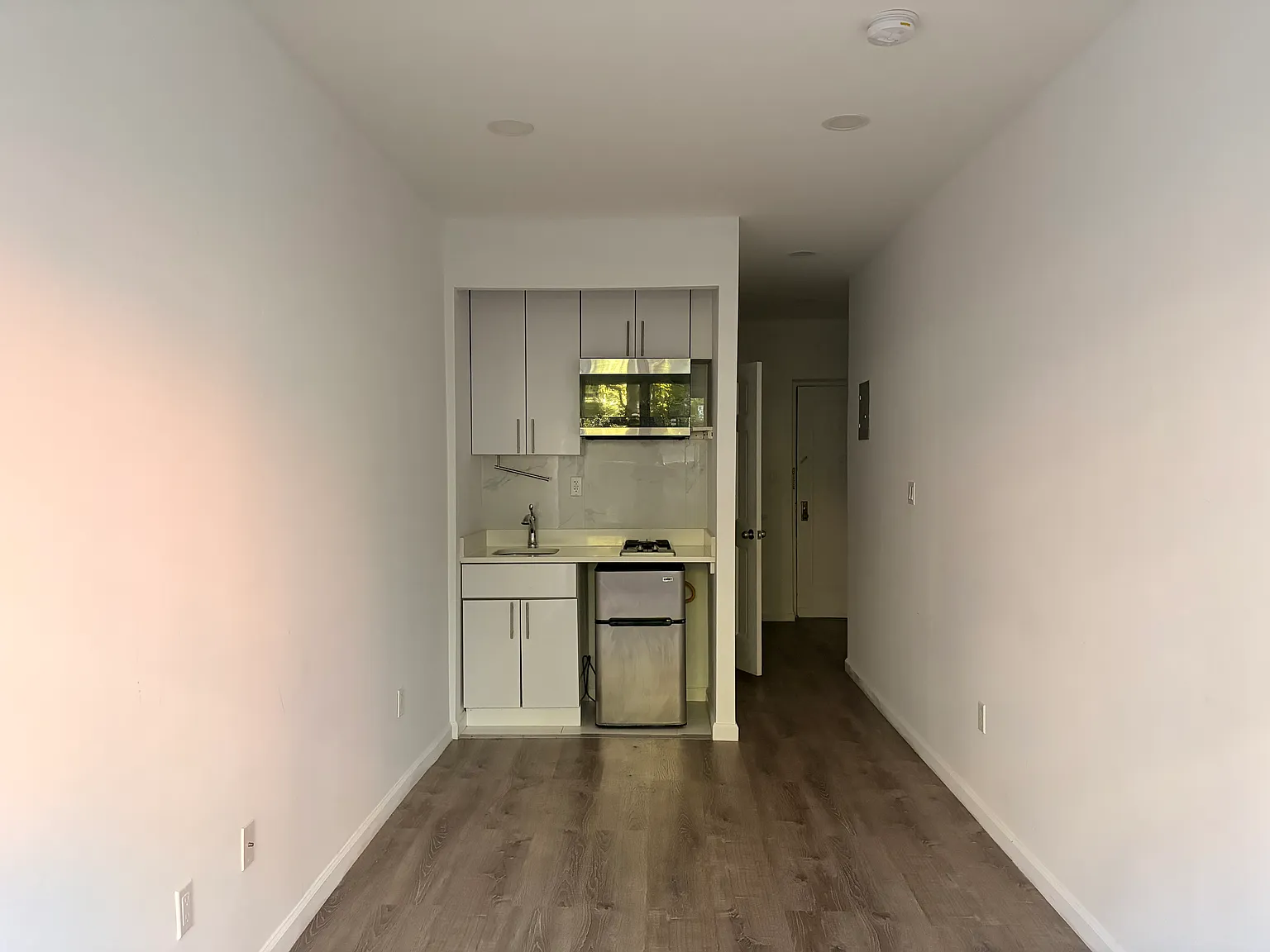 335 West 19th Street — Photo 4