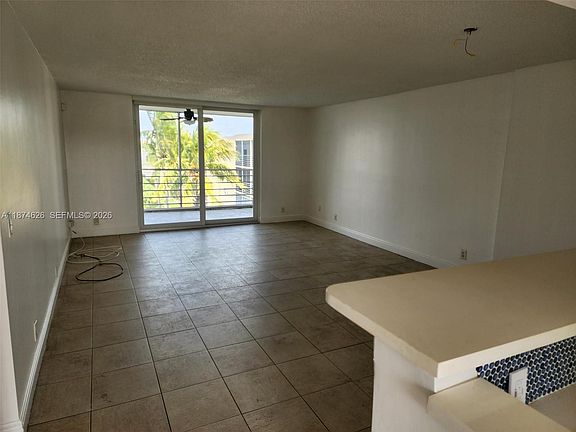 3rd image of 425 SE 11th Ter APT 403
