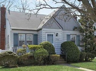 238 Kamda Blvd, New Hyde Park, NY 11040