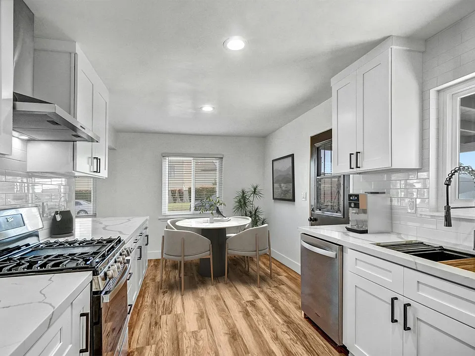 8072 La Palma Dr