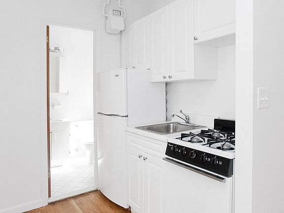 5th image of 450 E 81st St APT 34