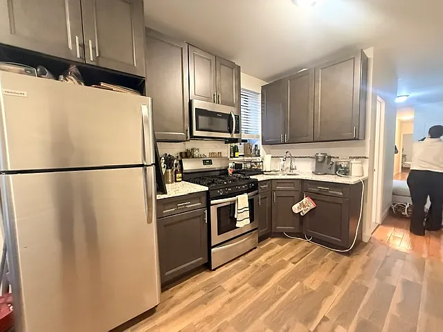25-43 38th St #3R — Photo 4