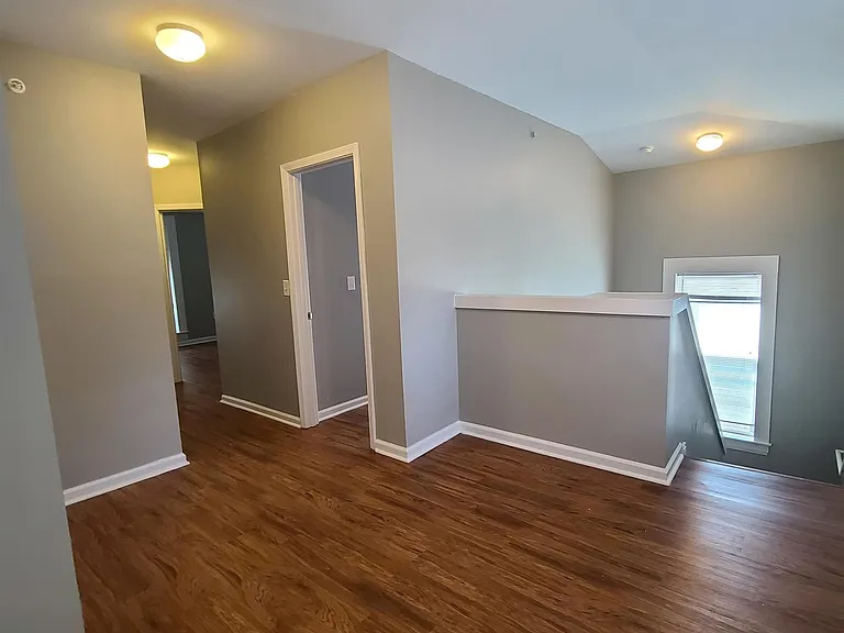 2239 W Jefferson St #2 — Photo 4