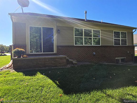 3rd image of 1092 Paddock Dr #80