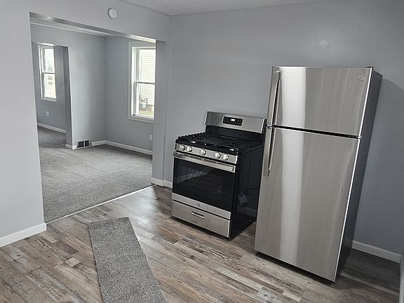 4th image of 126 W Liberty St #B