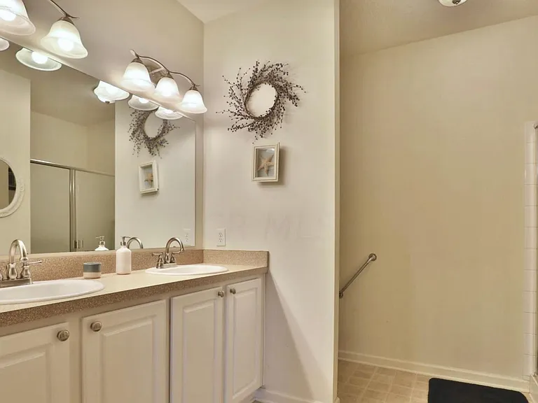 9092 Polaris Lakes Dr — Photo 24