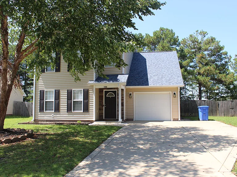 4906 Yorkchester Dr — Photo 1