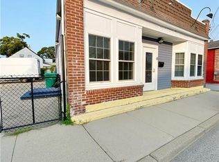 826 W Shore Rd, Warwick, RI 02889