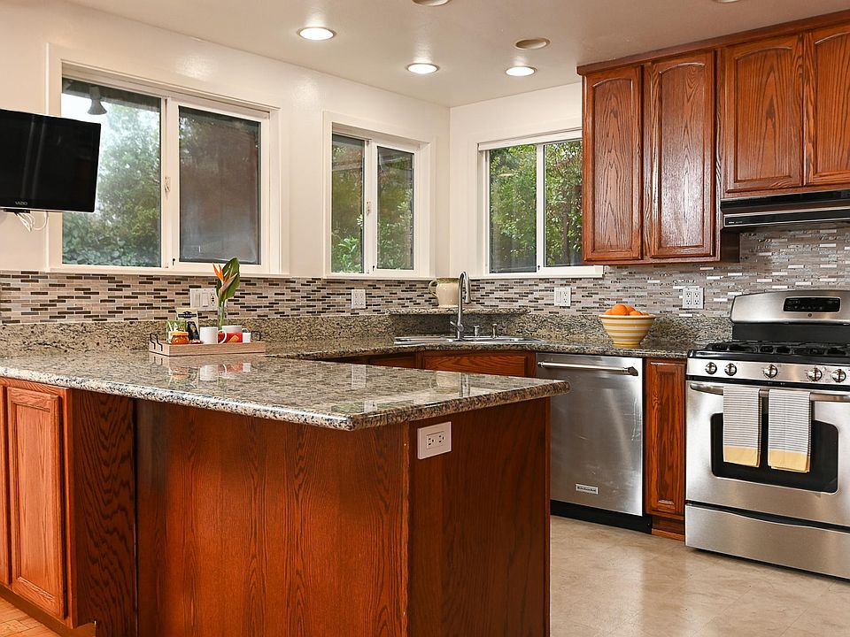 Updated kitchen with Stainless appliances