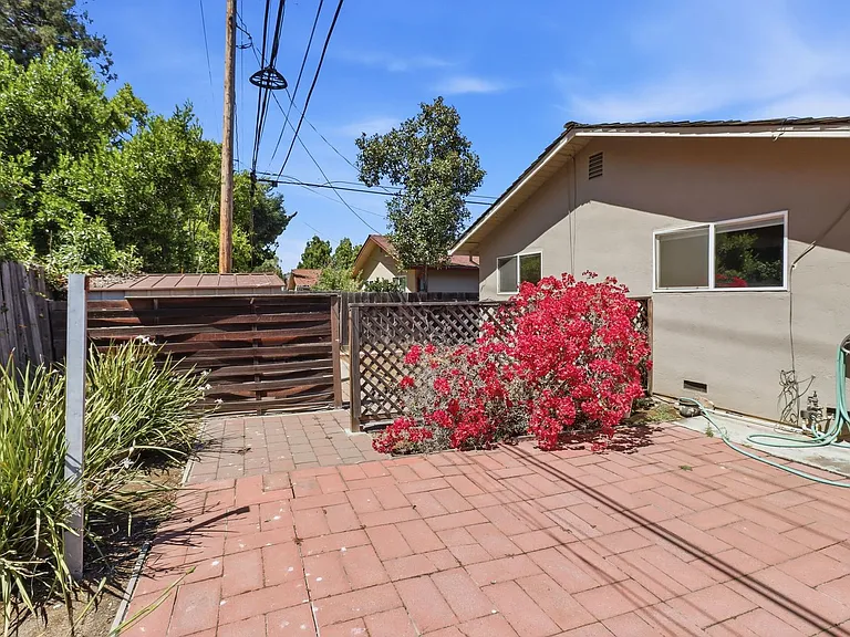 1571 Finch Way — Photo 35