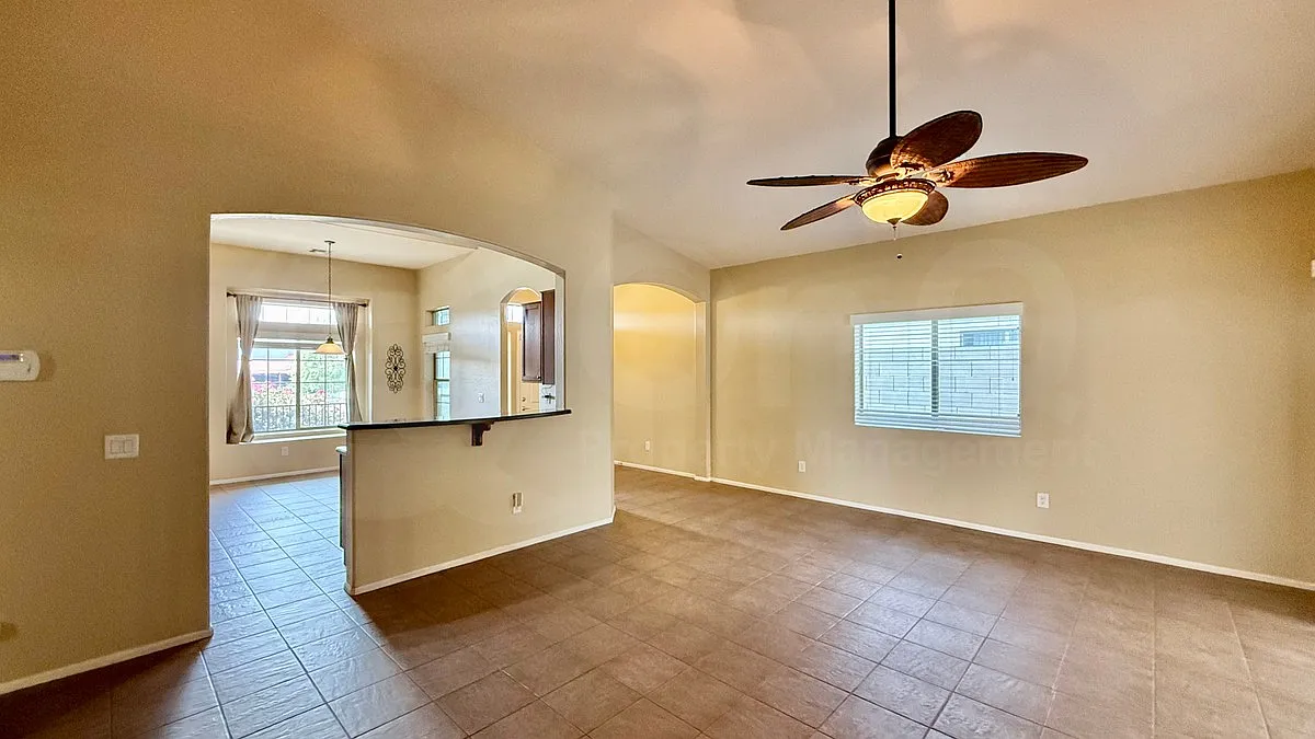 3 bed, 2.0 bath, 1612 sqft, $1,500 — Photo 4