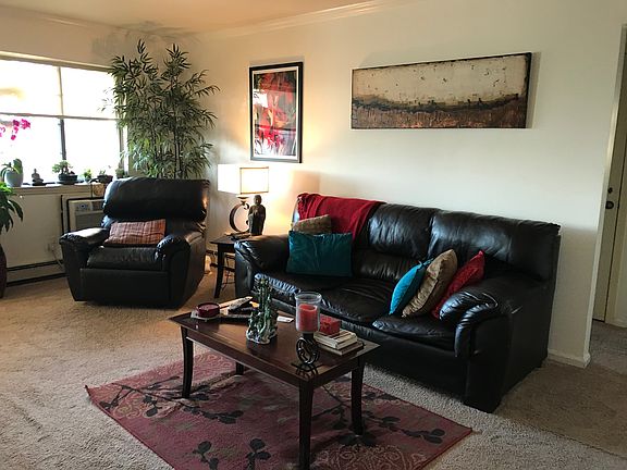2nd image of 111 Foxwood Cir #111