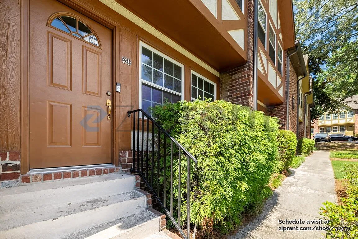2 bed, 2.5 bath, 1363 sqft, $2,400 — Photo 3