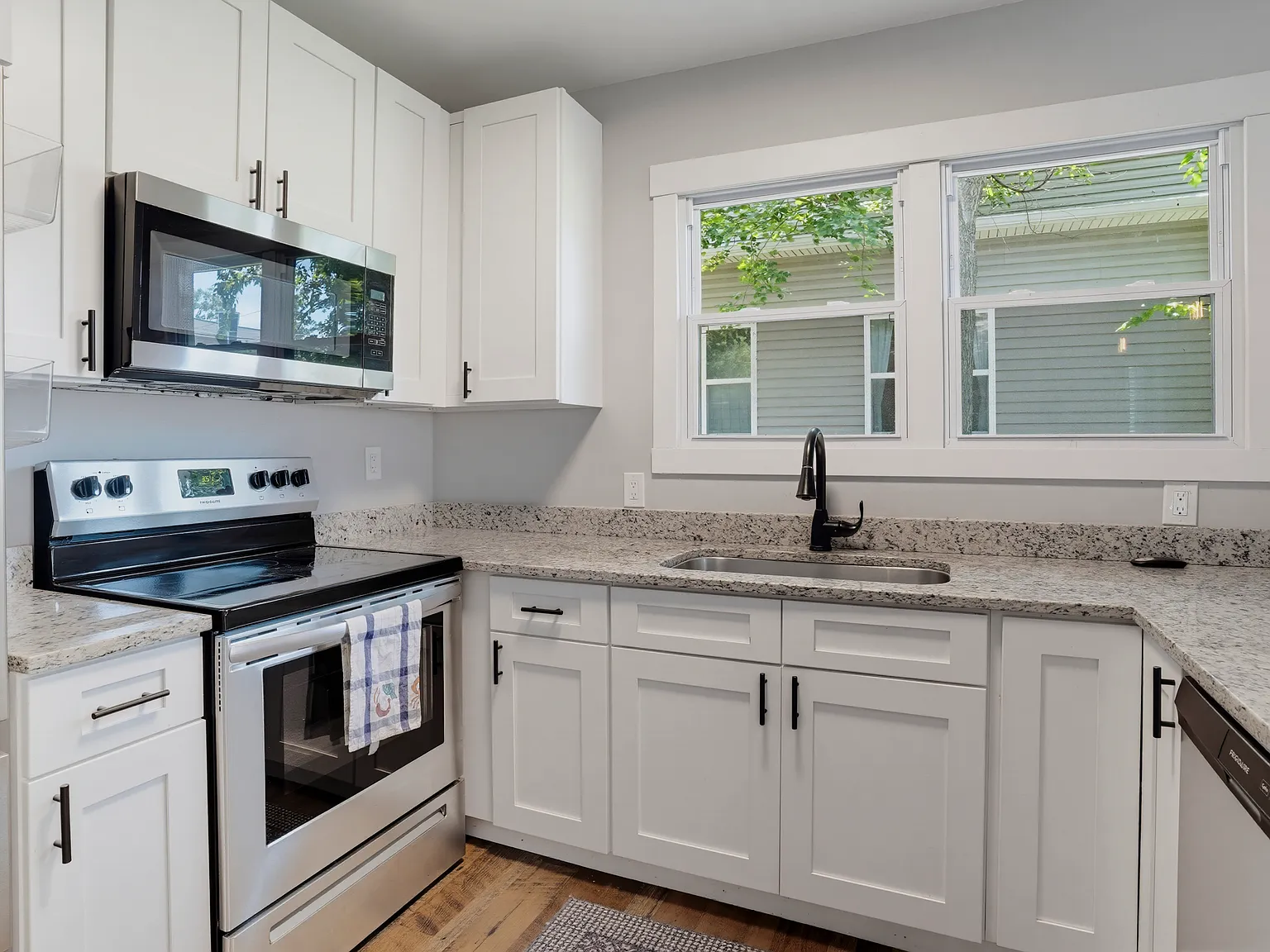 2 bed, 1120 sqft, $2,450 — Photo 2