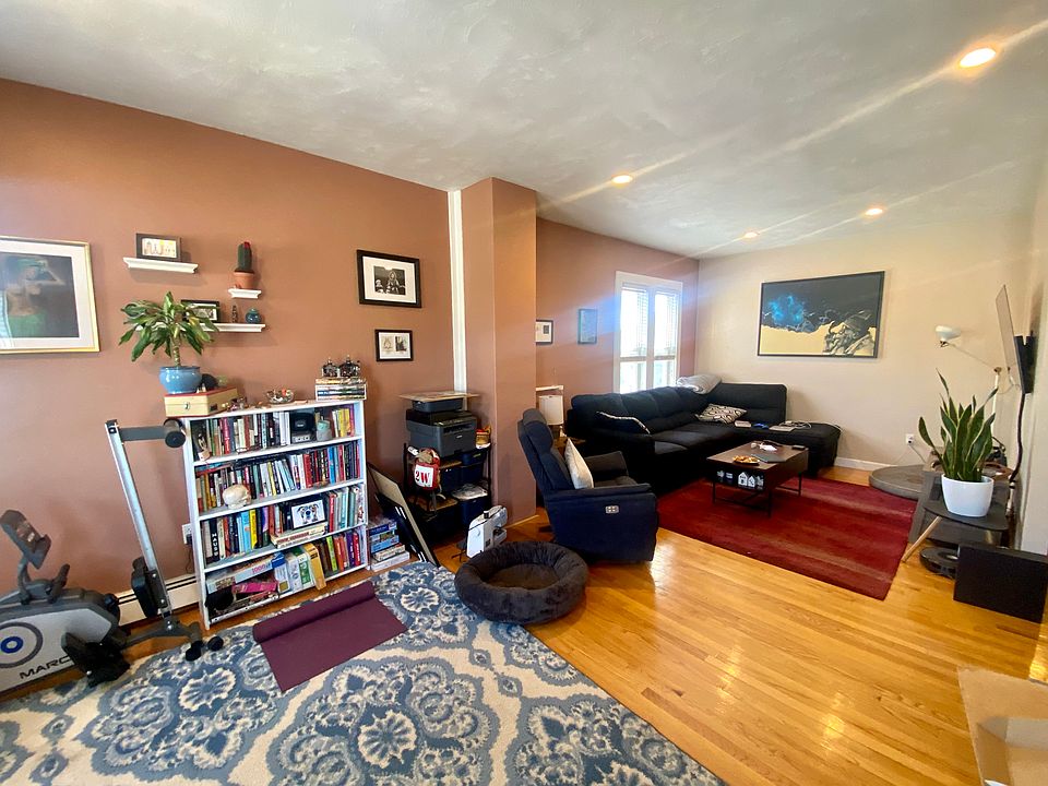 1st image of 17 Harbor View St #3