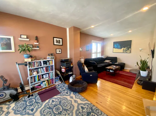 17 Harbor View St #3, Boston, MA 02125