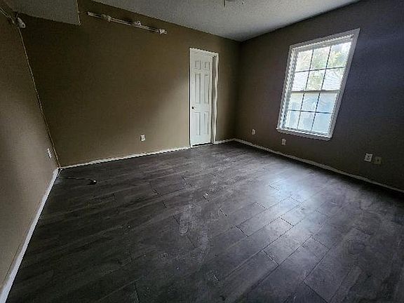 5th image of 2401 Huffman Dr W