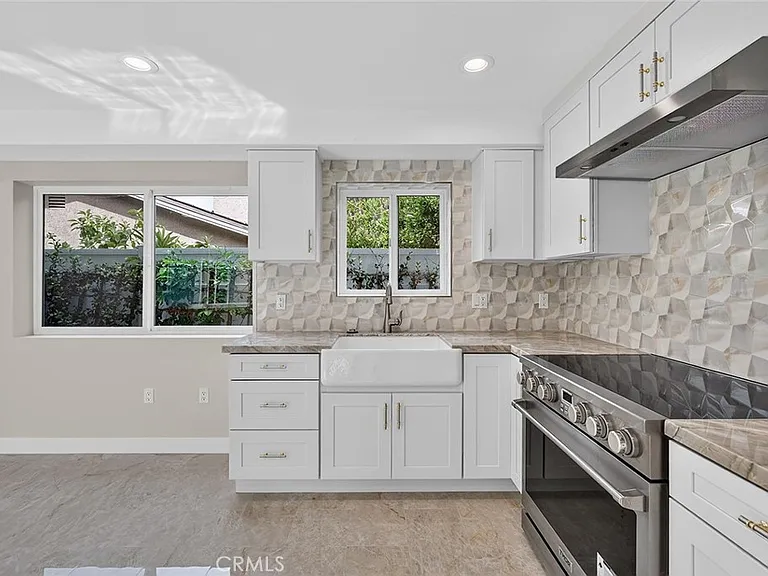 61 Sparrowhawk — Photo 18
