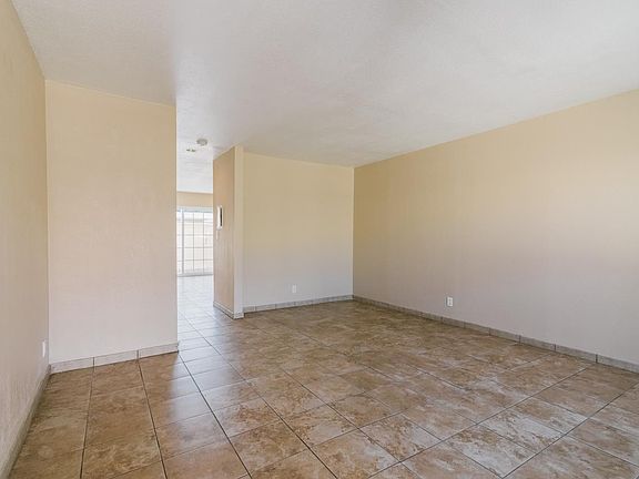 4th image of 2137 Luz Ave