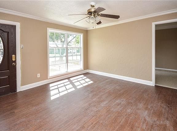 3rd image of 809 Rosewood Hills Dr