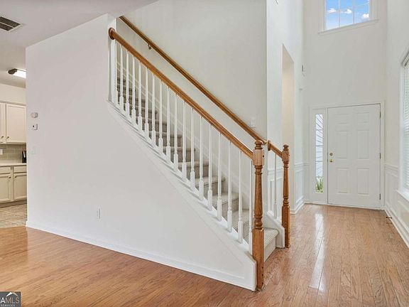 3rd image of 252 Cavendar Way #16