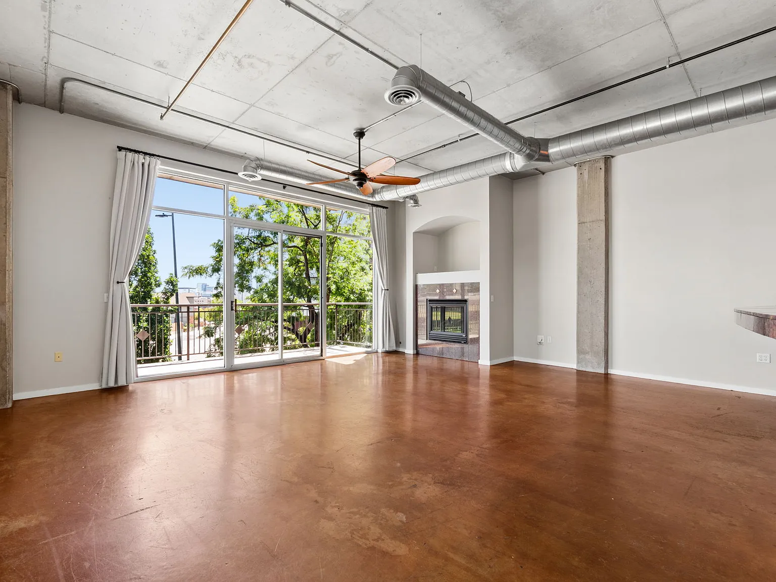 2 bed, 1894 sqft, $3,200 — Photo 3