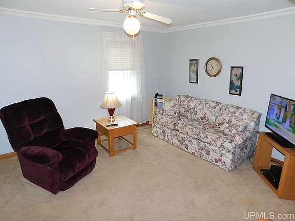 5th image of 1102 W B St