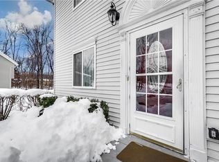 7 Zachary Ct, Chestnut Ridge, NY 10977