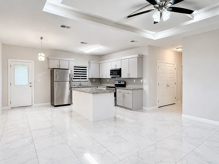 1718 W Garrison Dr #4 — Photo 4