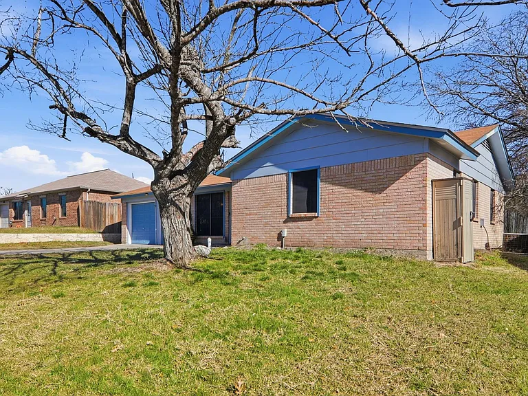 1403 Little St — Photo 5