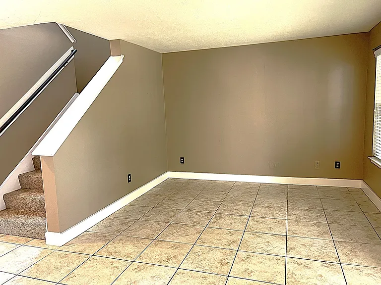 6819 Kingwood Glen Dr — Photo 3