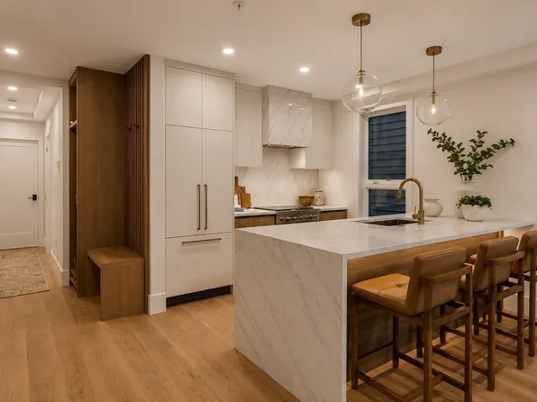 185 E St #2, Boston, MA 02127