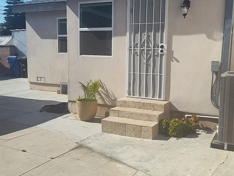 San Carlos Ave — Photo 1