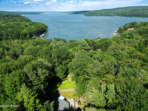 10 Little Cove Rd, Lake Ariel, PA 18436