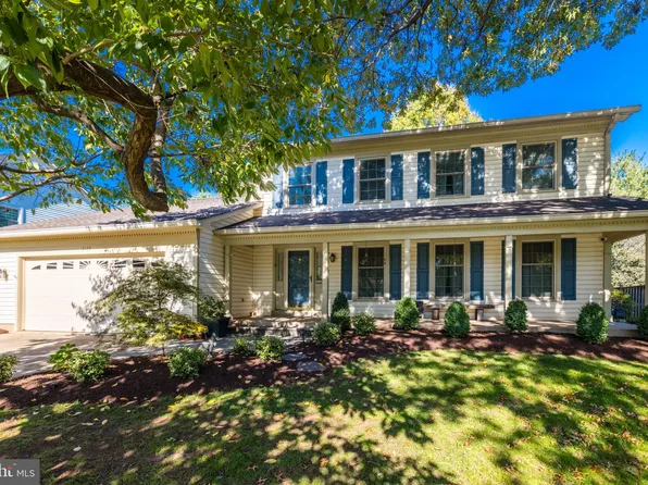 3120 Kinross Cir, Herndon, VA 20171