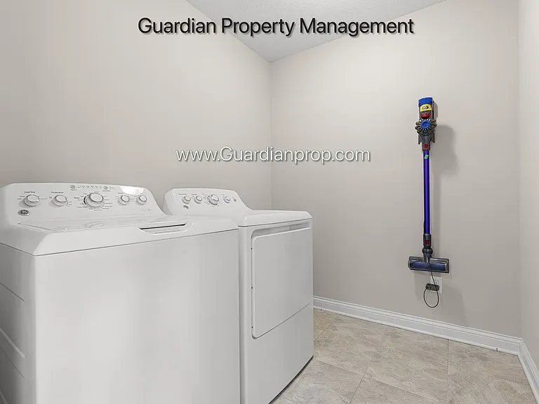 9704 Emerson Ct — Photo 21