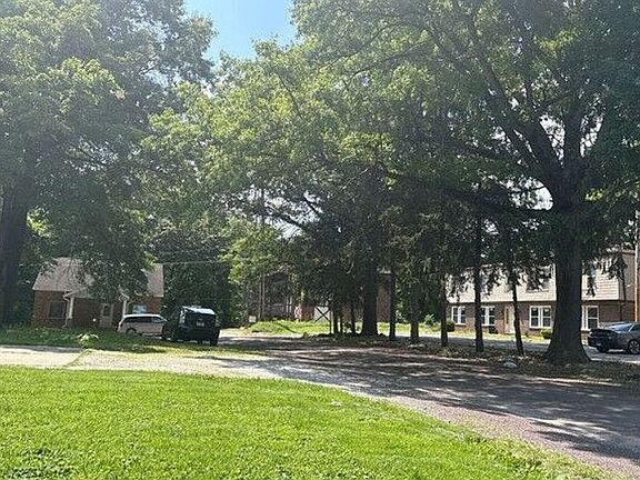 4th image of 326 W I St