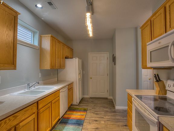 4th image of 3132 SE Blue Bird Dr