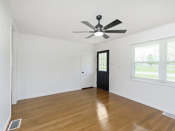 4th image of 227 E Ulen Dr