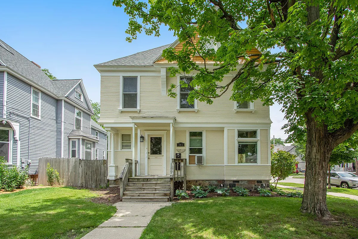 Building Photo - 262 James Ave SE #2