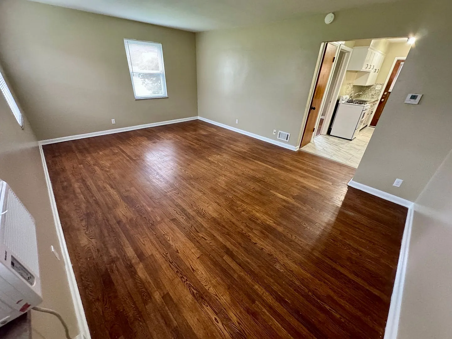 1 Bedroom - Grandview Area — Photo 3