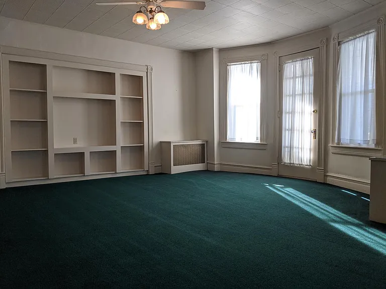 412 Main St — Photo 3
