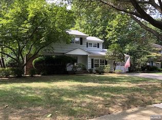 35 Duke Dr, Paramus, NJ 07652