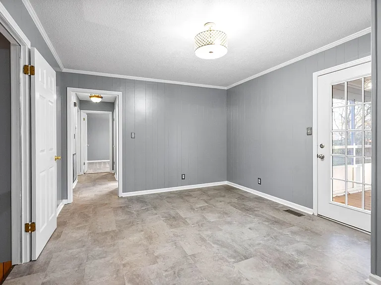 1835 Warren Dr — Photo 8