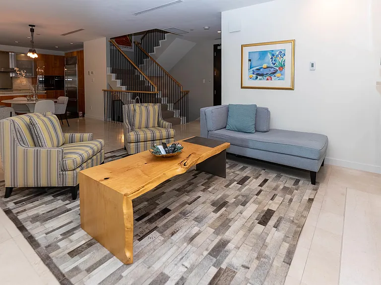 1163 Cordova St W — Photo 10
