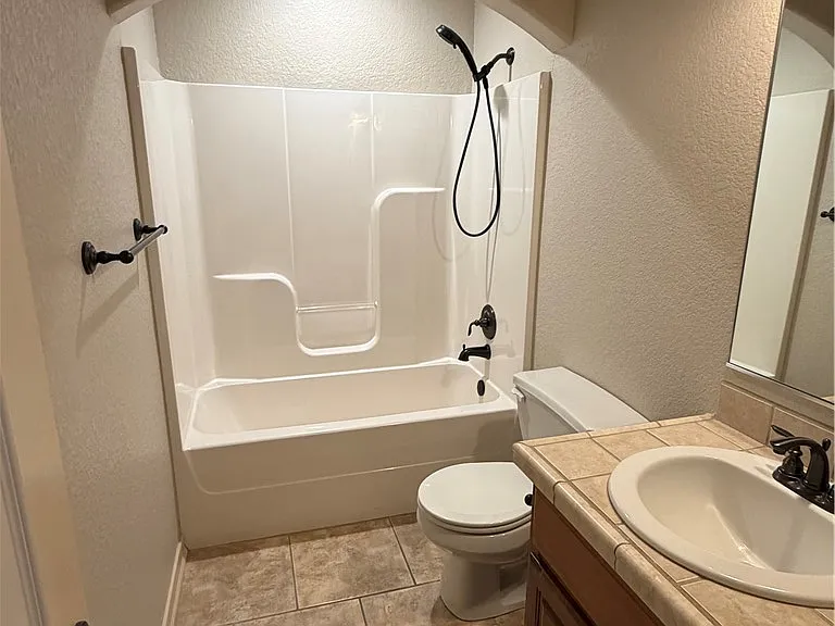 2492 Surtees Pl — Photo 11